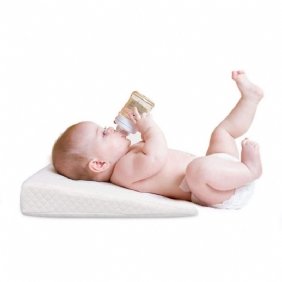 Pinnasänky Baby Wedge Pillow Reflux Irrotettavalla Päällyksellä