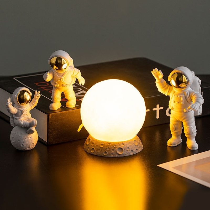 Astronautti Ja Moon Resin Decor -toimintahahmot