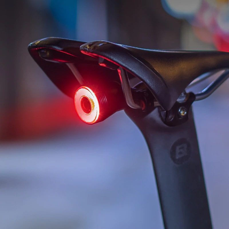 Bicycle Smart Auto Brake Sensing Light Ipx6 Vedenpitävä Led