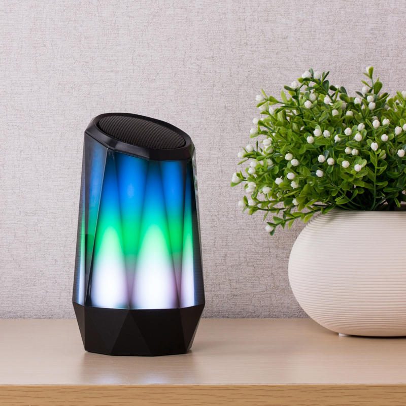 Kannettava Led Värikäs Light Bluetooth-kaiutin Rgb-polttimo Älykäs Langaton Parempi Bassosoitin Cool