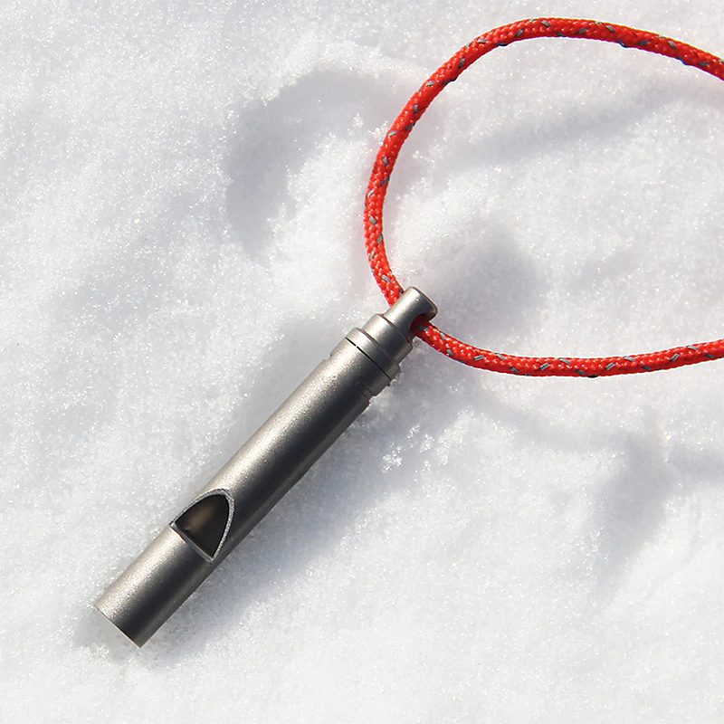 Outdoor Edc Loud Titanium Whistle Johdolla Hätävaellusleirintäalueella